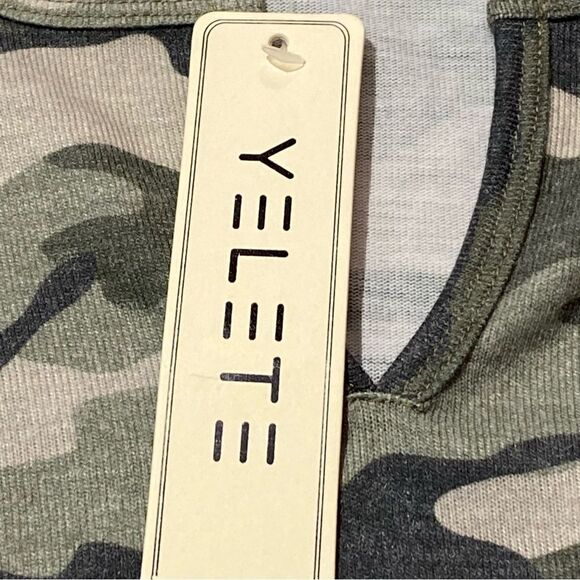 NWT Yelete Camo Long Sleeve Round Hem Keyhole Neckline Women's Size S - Picture 4 of 13